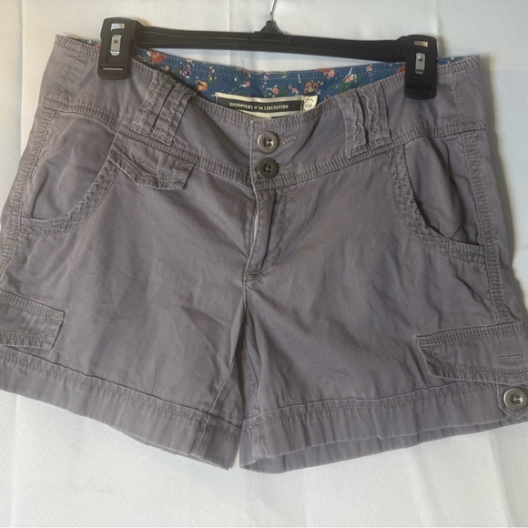 Casual Gray Cargo Shorts with Lightweight Fabric - Picture 1 of 9